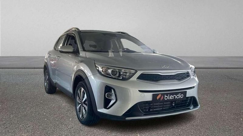 Usado Kia Stonic 101 CV (74 kW) 2025 Plateado SUV