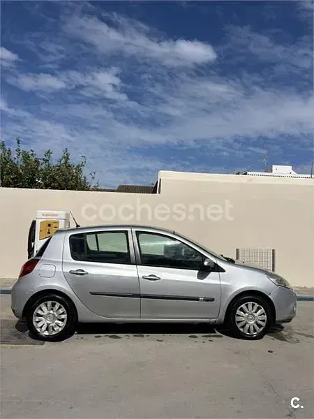 Usado Renault Clio II Expression 68 CV (50 kW) 2010 Gris / plata Berlina