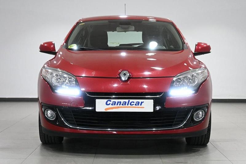Usado Renault Mégane III Dynamique 110 CV (80 kW) 2013 Granate