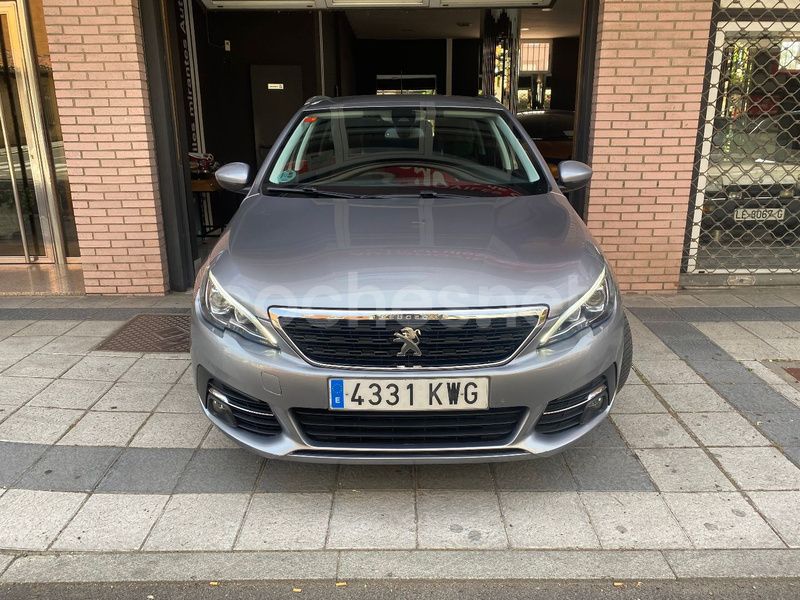 Usado Peugeot 308 Style 130 CV (95 kW) 2019 Gris / plata Berlina