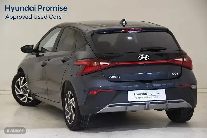 Usado Hyundai i20 79 CV (58 kW) 2025 Gris / plata Utilitario