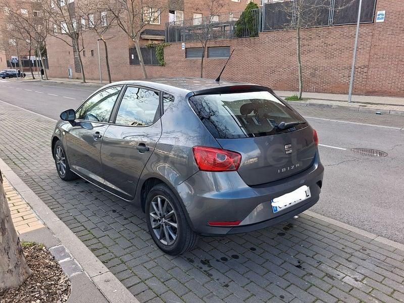 Usado Seat Ibiza I-Tech 70 CV (51 kW) 2015 Gris / plata Berlina