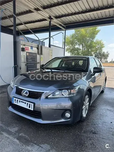 Usado Lexus CT200h 136 CV (100 kW) 2013 Gris / plata Berlina