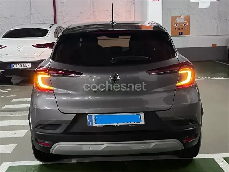 Usado Renault Captur Zen 90 CV (66 kW) 2023 Gris / plata SUV