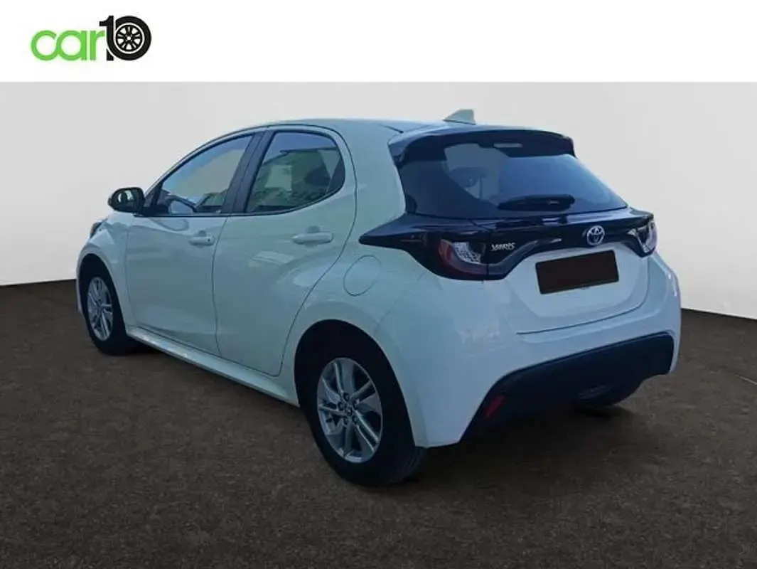 Usado Toyota Yaris Hybrid Business Edition 116 CV (85 kW) 2022 Blanco Utilitario