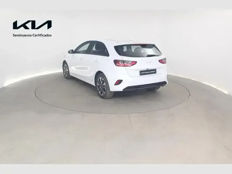 Usado Kia Ceed 101 CV (74 kW) 2025 Blanco Utilitario