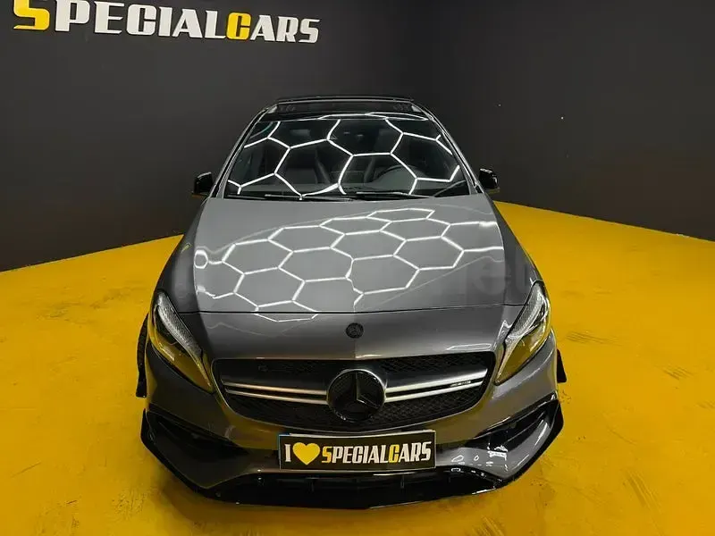 Usado Mercedes A45 AMG 381 CV (280 kW) 2015 Gris / plata Utilitario