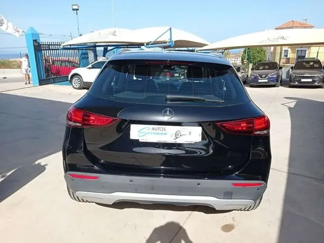 Usado Mercedes GLA180 136 CV (100 kW) 2021 Gris SUV