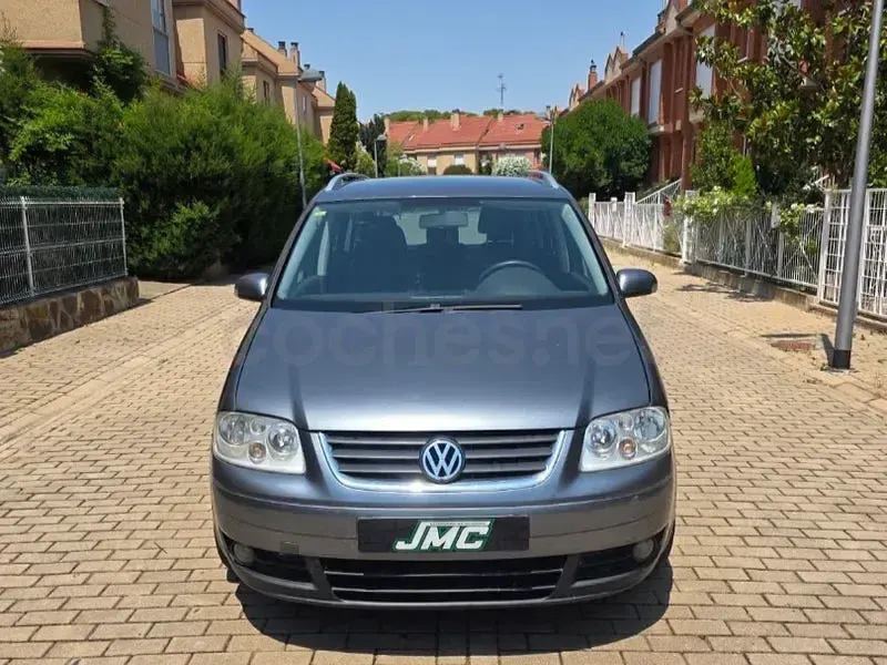 Usado VW Touran Trendline 105 CV (77 kW) 2003 Gris / plata Monovolumen