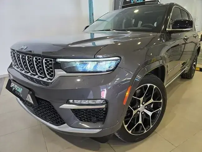 Usado Jeep Grand Cherokee Summit 381 CV (280 kW) 2024 Gris / plata SUV