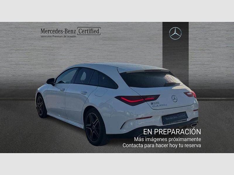 Usado Mercedes CLA200 150 CV (110 kW) 2024 Blanco polar (sólido) Utilitario
