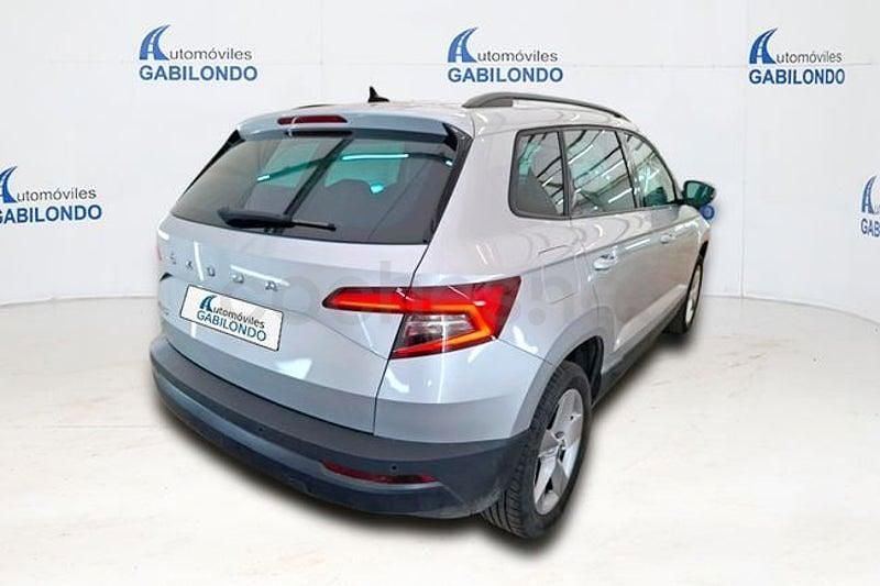 Usado Skoda Karoq Ambition 116 CV (85 kW) 2021 Gris / plata SUV