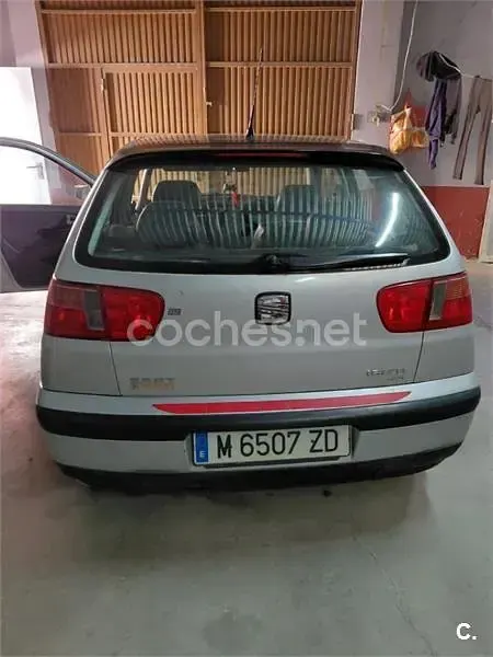 Usado Seat Ibiza 68 CV (50 kW) 2000 Gris / plata Utilitario