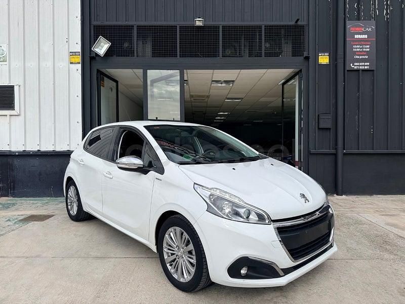 Usado Peugeot 208 Style 82 CV (60 kW) 2017 Blanco Utilitario