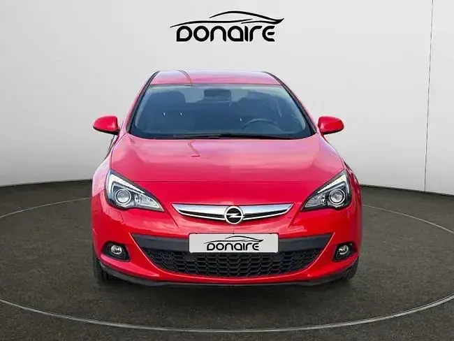 Usado Opel Astra GTC Sportive 130 CV (95 kW) 2014 Rojo Berlina