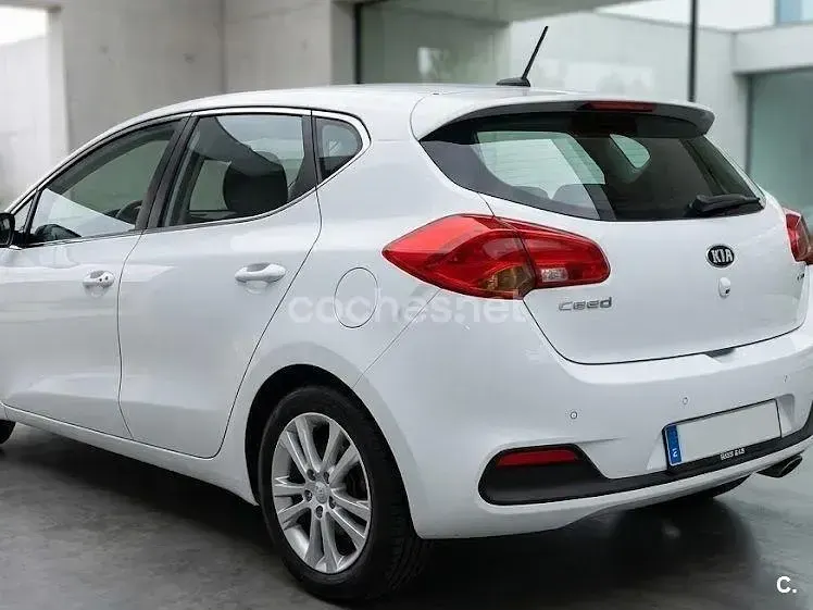 Usado Kia Ceed GT 128 CV (94 kW) 2014 Blanco Berlina