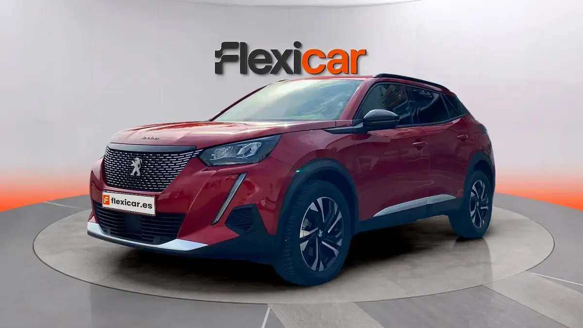 Usado Peugeot 2008 Allure 130 CV (95 kW) 2022 Granate SUV