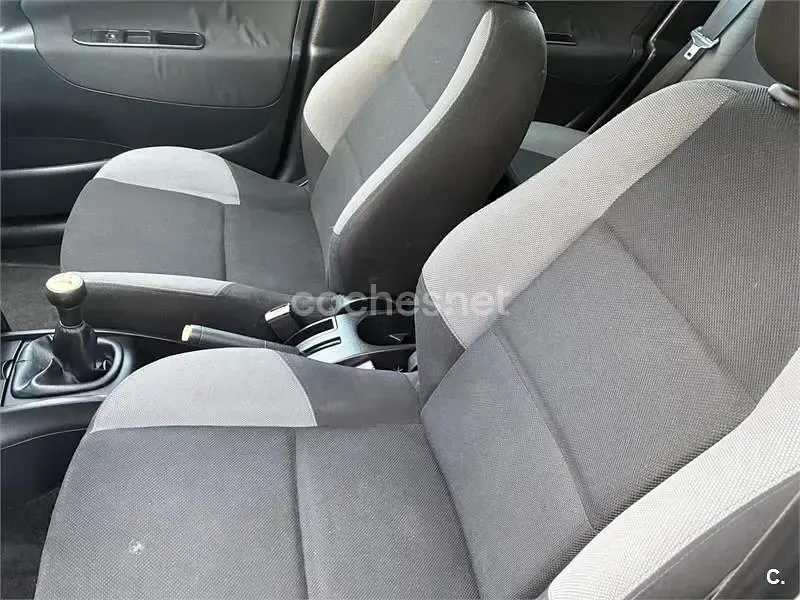 Usado Peugeot 207 70 CV (51 kW) 2007 Negro Berlina