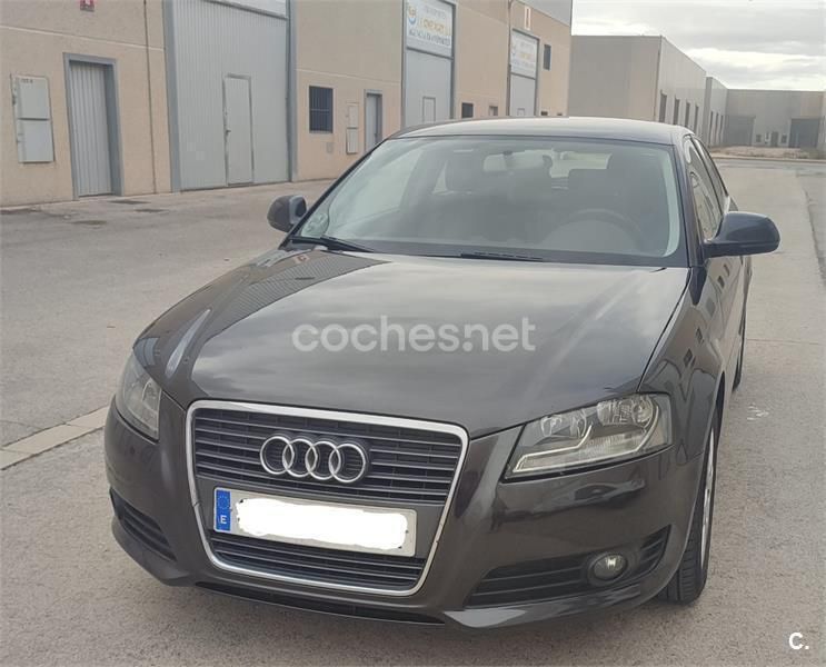 Negro Usado 2010 Audi A3 Ambiente Berlina | 7999 € (Precio justo) - Imagen 1/4