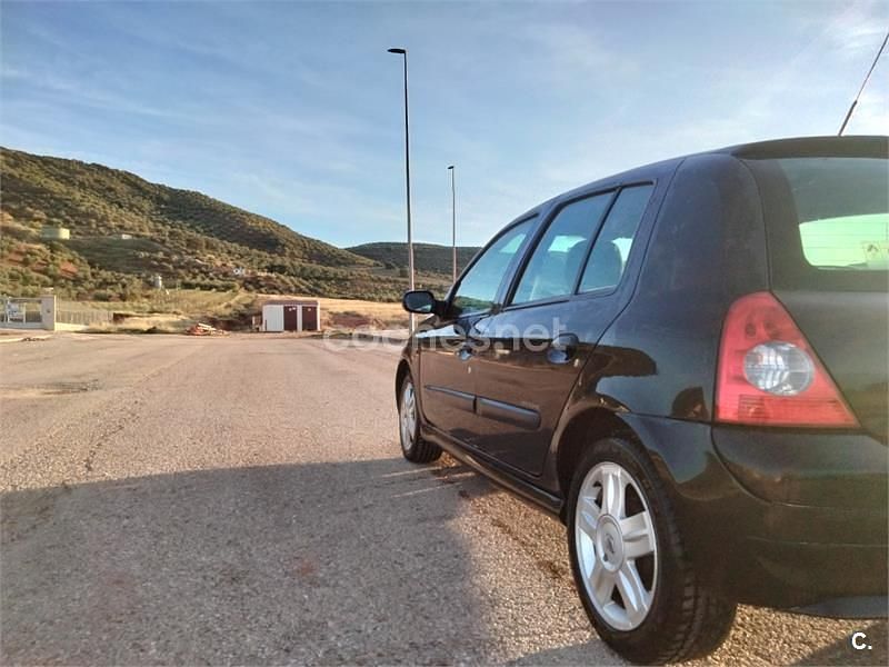 Usado Renault Clio II Privilege 80 CV (58 kW) 2005 Negro Berlina