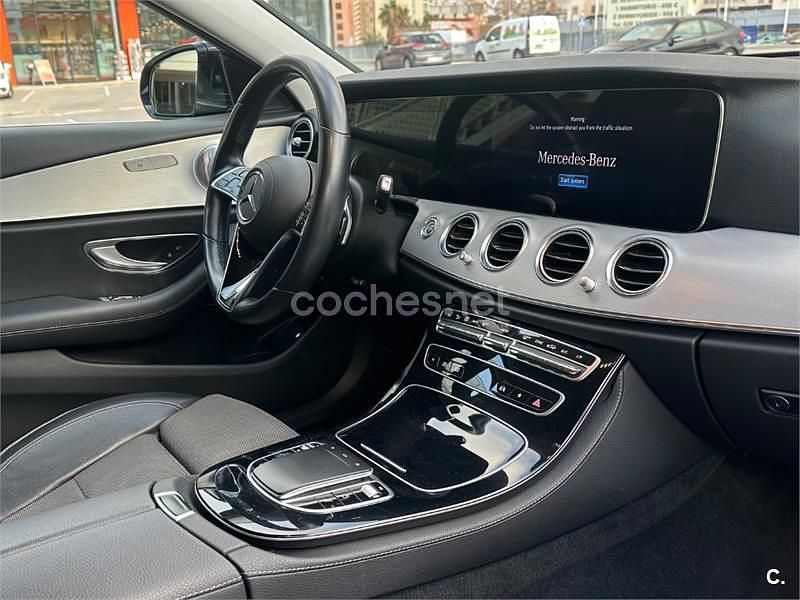 Usado Mercedes E200 160 CV (117 kW) 2020 Negro Familiar