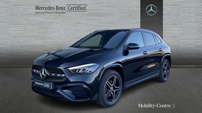 Kosmosblack met. Usado 2025 Mercedes GLA250 AMG line SUV | 54.900 € - Imagen 1/4