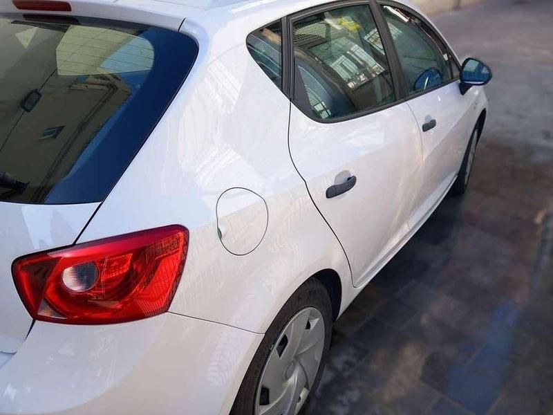 Usado Seat Ibiza Reference 86 CV (63 kW) 2011 Blanco Utilitario