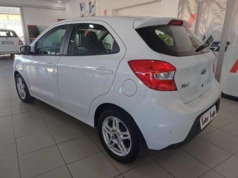 Usado Ford Ka Plus Ultimate 85 CV (62 kW) 2018 Blanco Utilitario