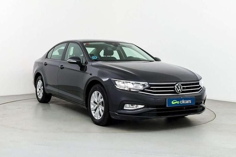 Usado VW Passat 150 CV (110 kW) 2021 Negro Berlina