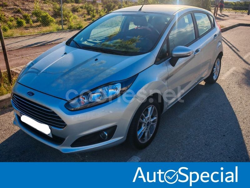 Gris Usado 2014 Ford Fiesta Trend Utilitario | 7990 € (Precio justo) - Imagen 1/2
