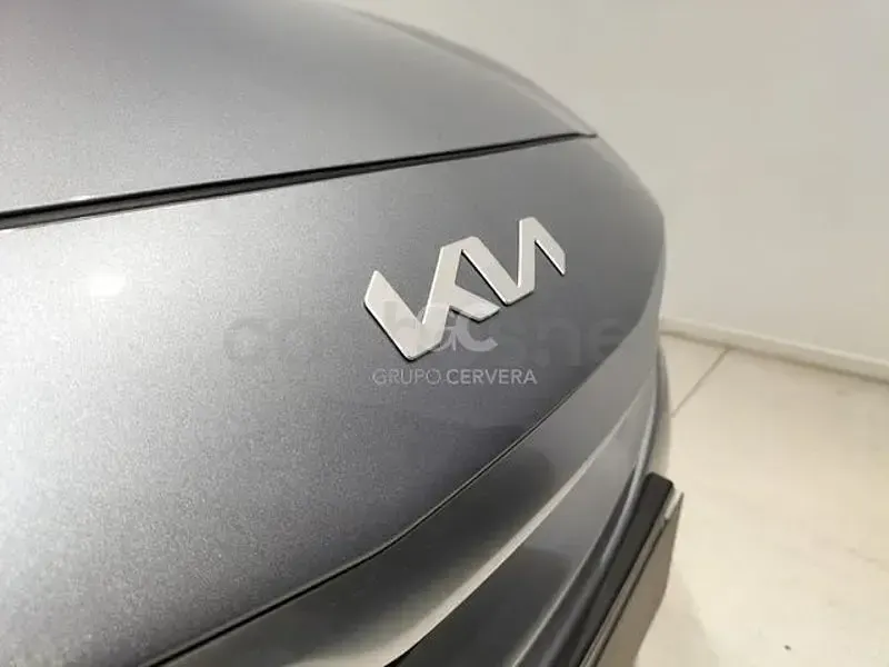 Usado Kia XCeed 100 CV (73 kW) 2025 Gris / plata SUV
