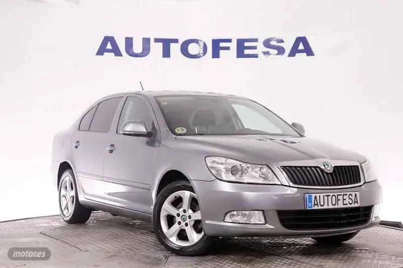 Usado Skoda Octavia Elegance 105 CV (77 kW) 2013 Gris Berlina
