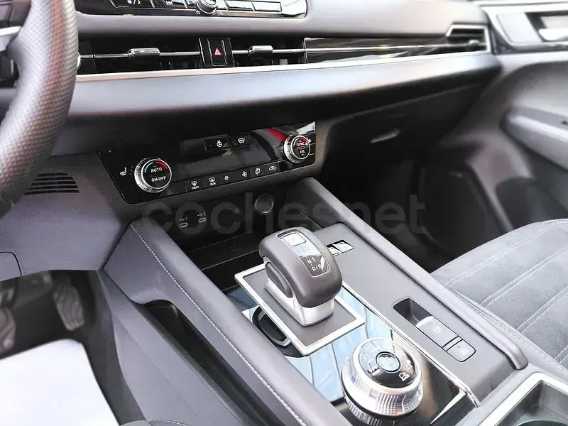 Usado Mitsubishi Outlander P-HEV 306 CV (225 kW) 2025 Rojo SUV