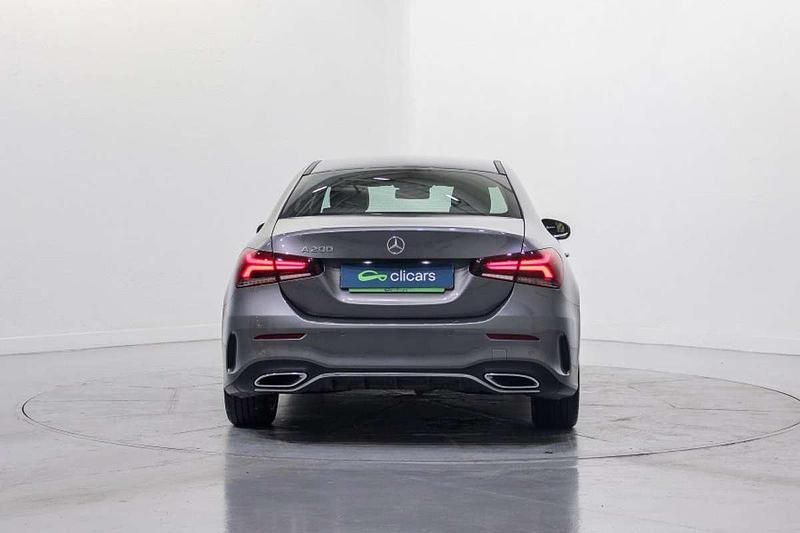 Usado Mercedes A200 163 CV (119 kW) 2019 Gris Berlina