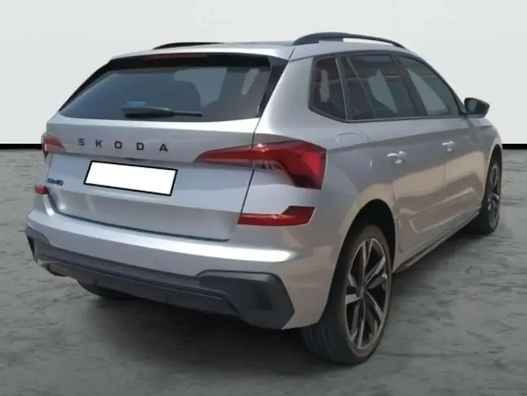 Usado Skoda Kamiq Monte Carlo 116 CV (85 kW) 2026 Plateado SUV