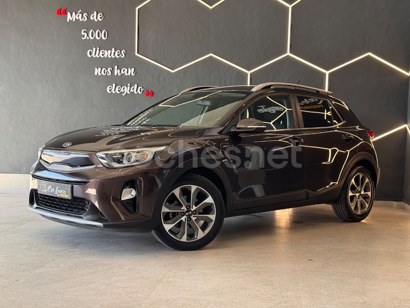 Usado Kia Stonic 110 CV (80 kW) 2018 Gris / plata SUV