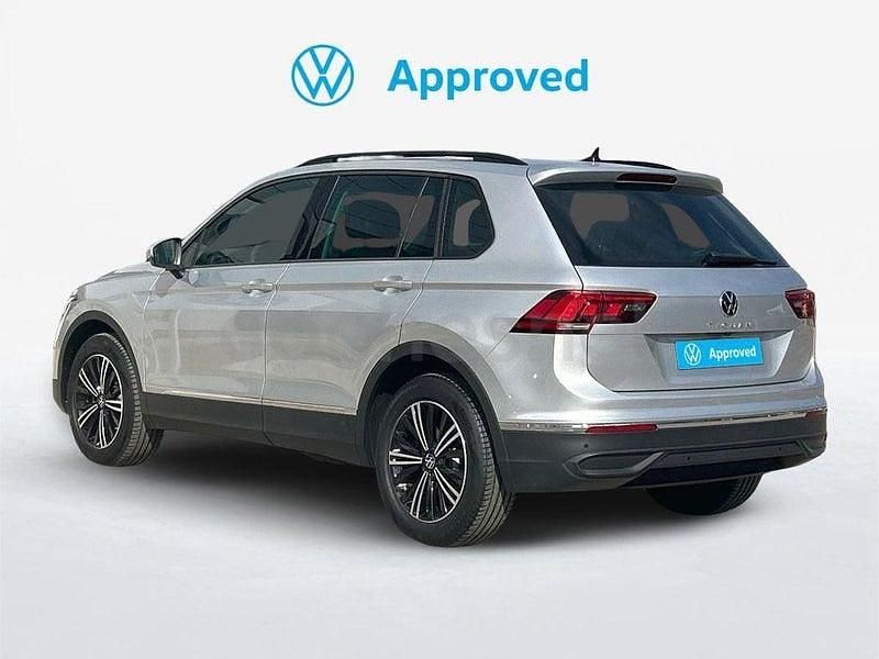 Usado VW Tiguan Life 150 CV (110 kW) 2024 Gris / plata SUV