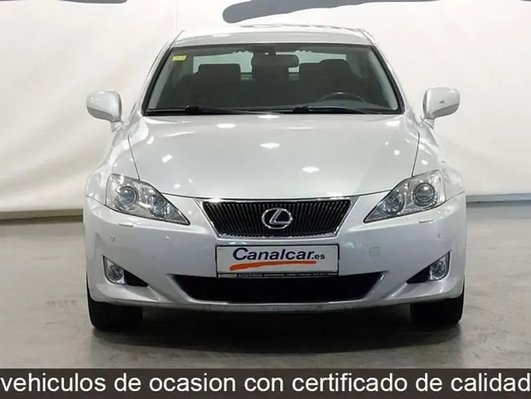 Usado Lexus IS220d President Line 177 CV (130 kW) 2009 Blanco Berlina