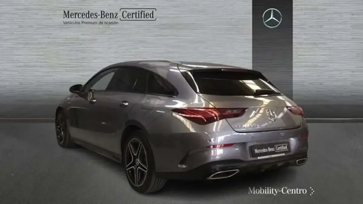 Usado Mercedes CLA250e 218 CV (160 kW) 2025 Gris Coupe