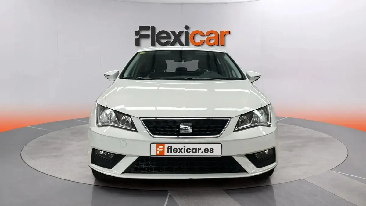 Usado Seat Leon Style 110 CV (80 kW) 2018 Blanco Berlina
