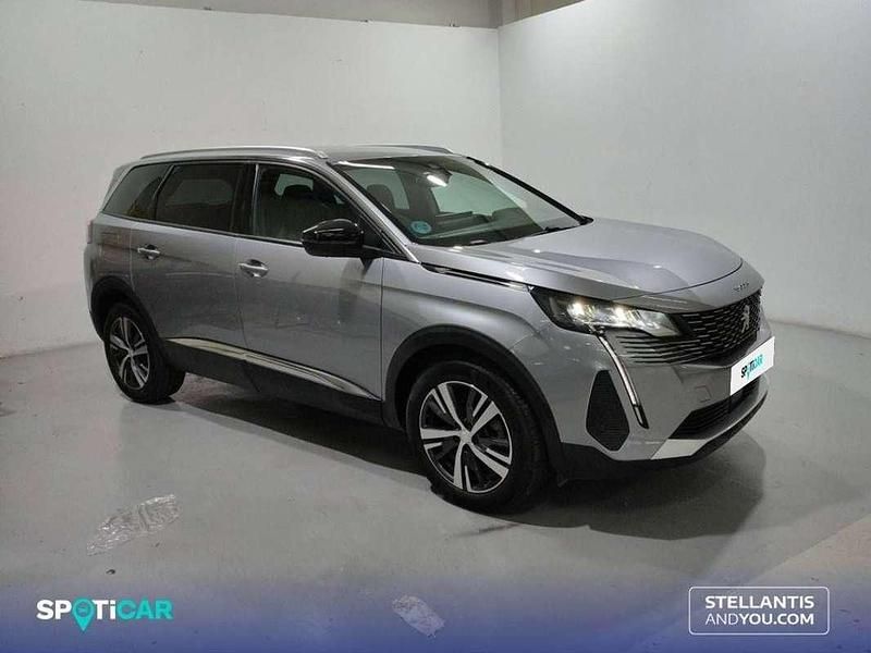 Usado Peugeot 5008 Allure 131 CV (96 kW) 2024 Gris Monovolumen