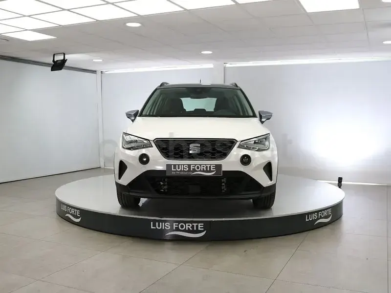 Usado Seat Arona Style 110 CV (80 kW) 2023 Blanco SUV