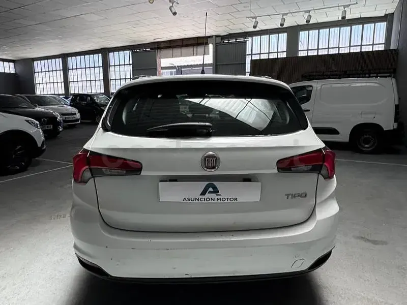 Usado Fiat Tipo Lounge 120 CV (88 kW) 2017 Blanco Familiar