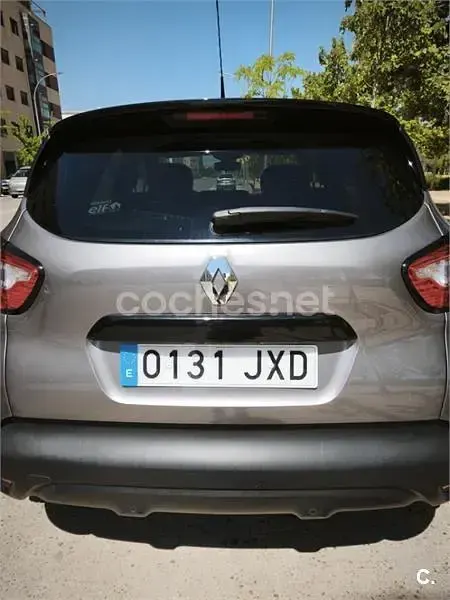 Usado Renault Captur Zen 120 CV (88 kW) 2017 Gris / plata SUV