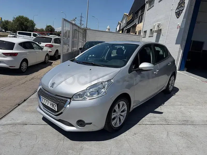 Usado Peugeot 208 Active 82 CV (60 kW) 2014 Gris / plata Utilitario