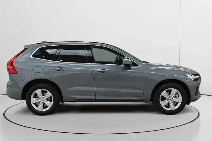 Usado Volvo XC60 Momentum 197 CV (144 kW) 2022 Gris SUV