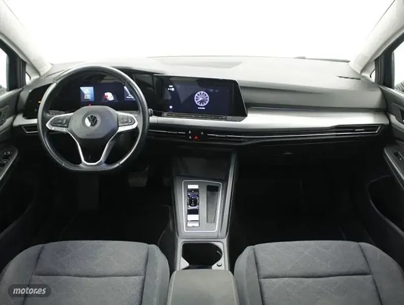 Usado VW Golf VIII Life 110 CV (80 kW) 2020 Azul Berlina