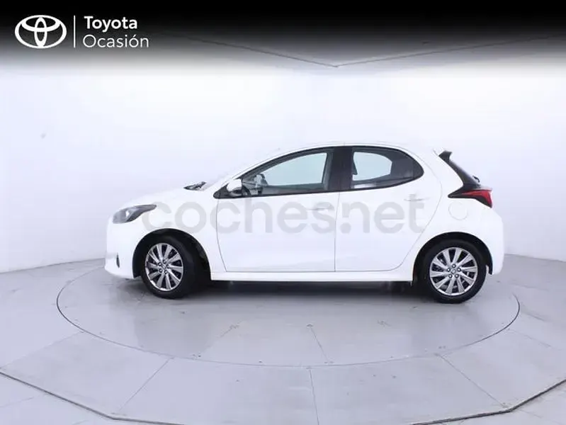 Usado Toyota Yaris Hybrid Active 116 CV (85 kW) 2023 Blanco Berlina