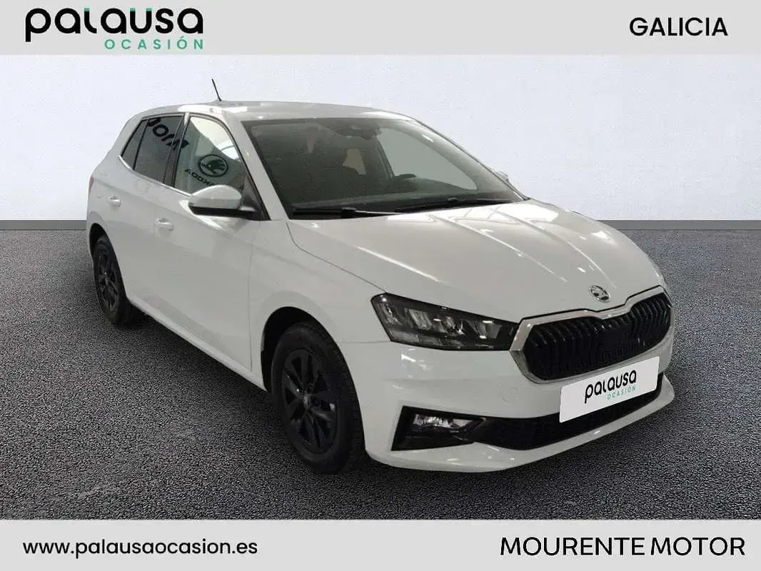 Usado Skoda Fabia Selection 80 CV (58 kW) 2025 Blanco Utilitario