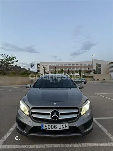 Usado Mercedes GLA200 AMG line 136 CV (100 kW) 2016 Gris / plata SUV